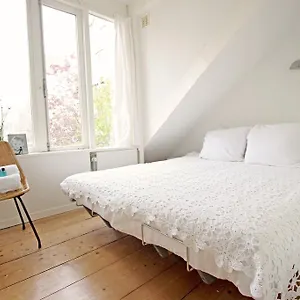  Frühstückspension Beautiful 2 Floor Vondelpark Apartment. Niederlande